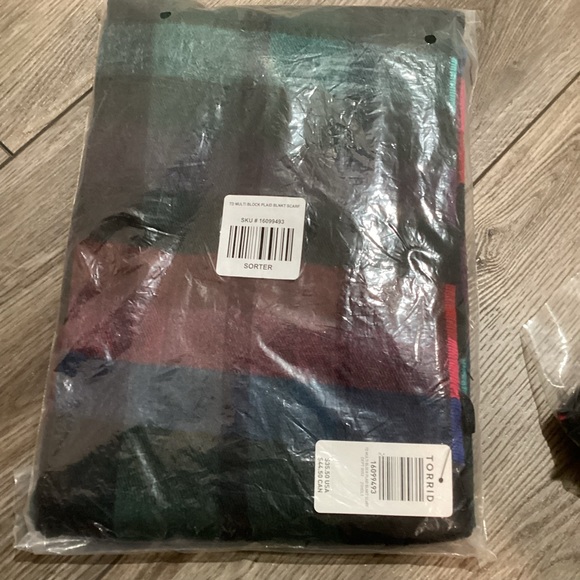 NWT. Torrid Multi Color Blanket Scarf - Picture 3 of 3